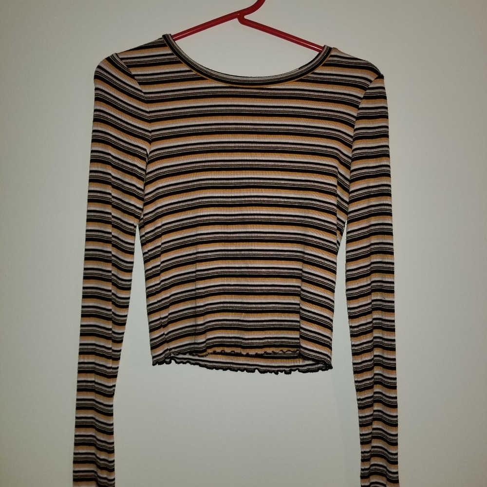 Fitted long sleeve crop top